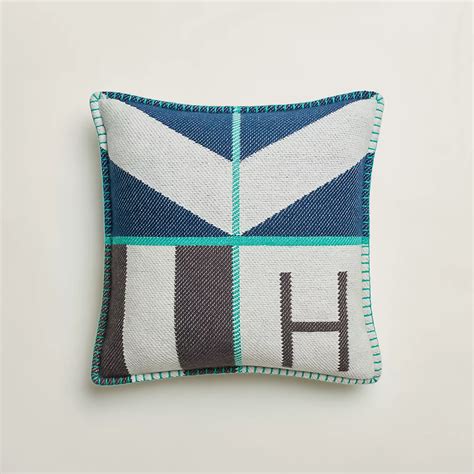 hermes pillow size
